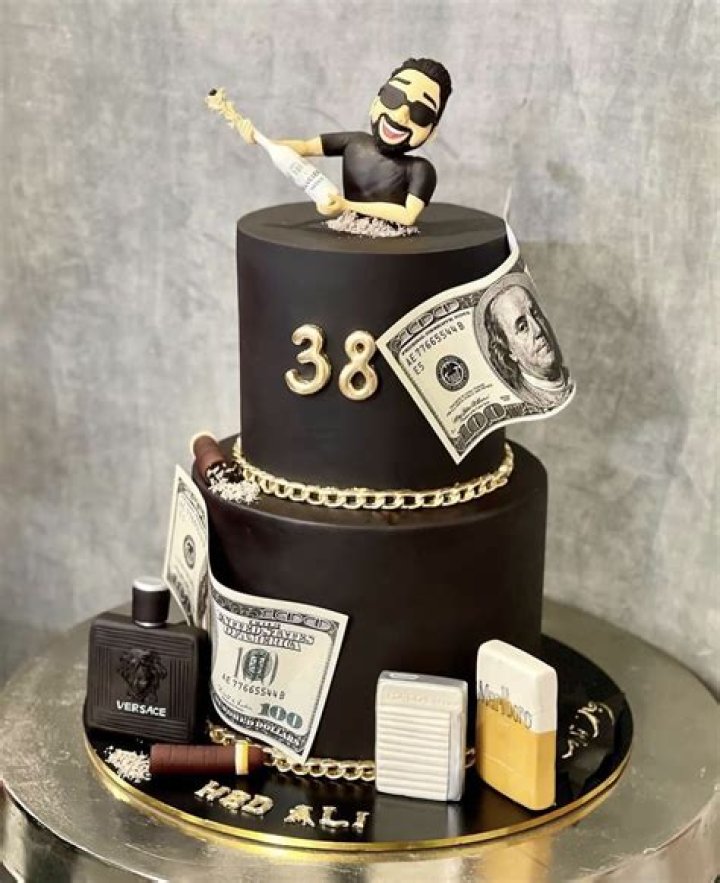 
#BBNaija: “Birthday Boy”: Fans Showers Groovy Money Cake, Trip to Kigali and Gifts Worth Fortunes 