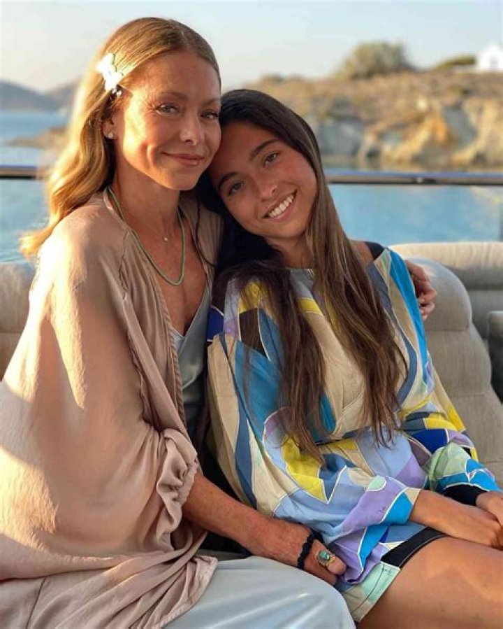 Lola Grace Consuelo Height, Weight, Net Worth, Age, Birthday, Wikipedia, Who, Nationality, Biography